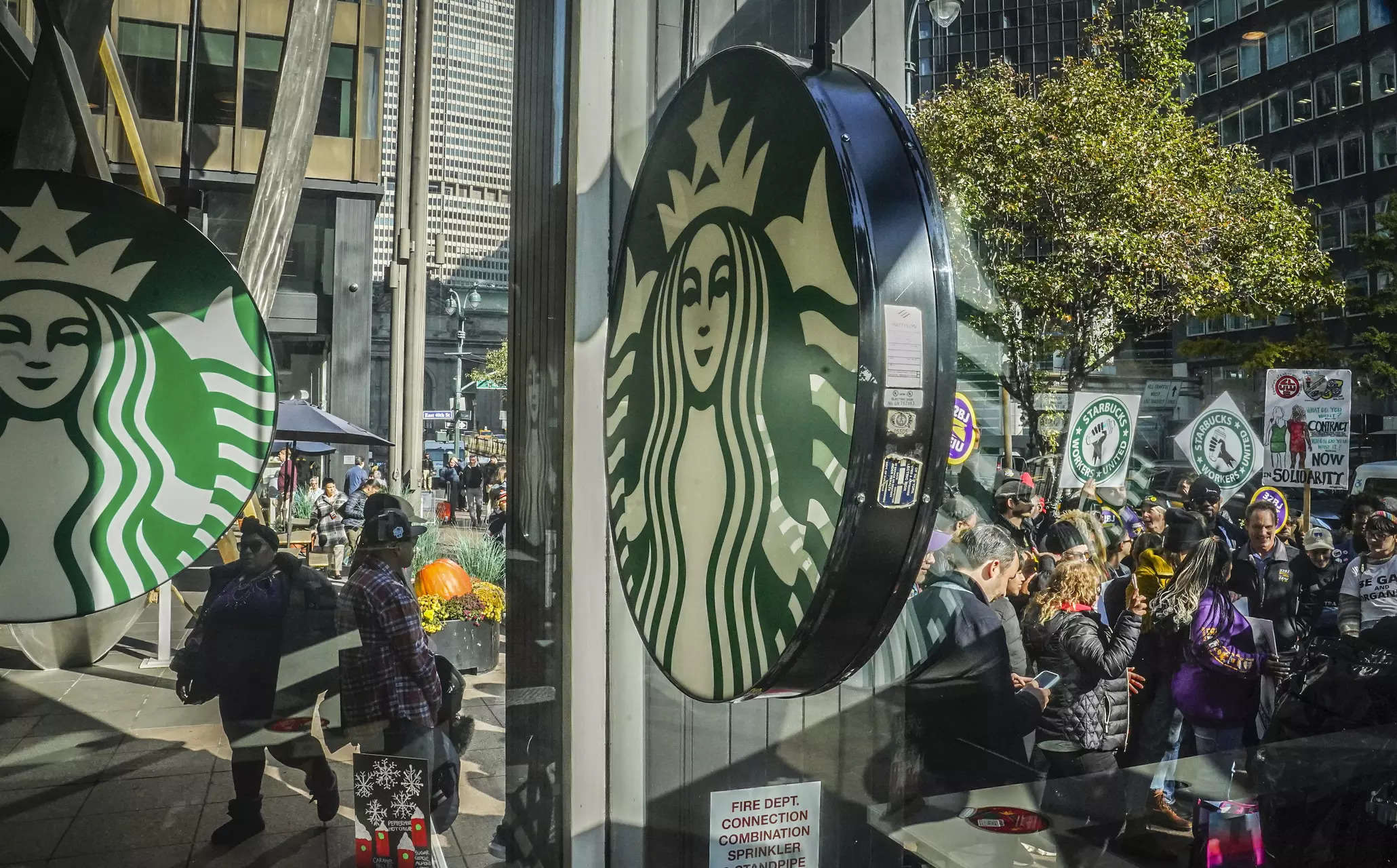 Starbucks lost $11 billion market value amid Boycott