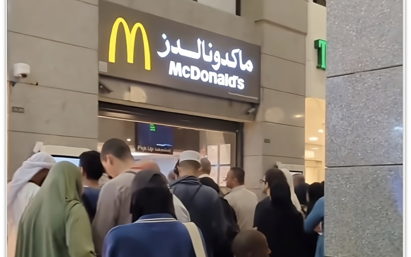 Muslims queuing up at Mcdonalds in Madinah