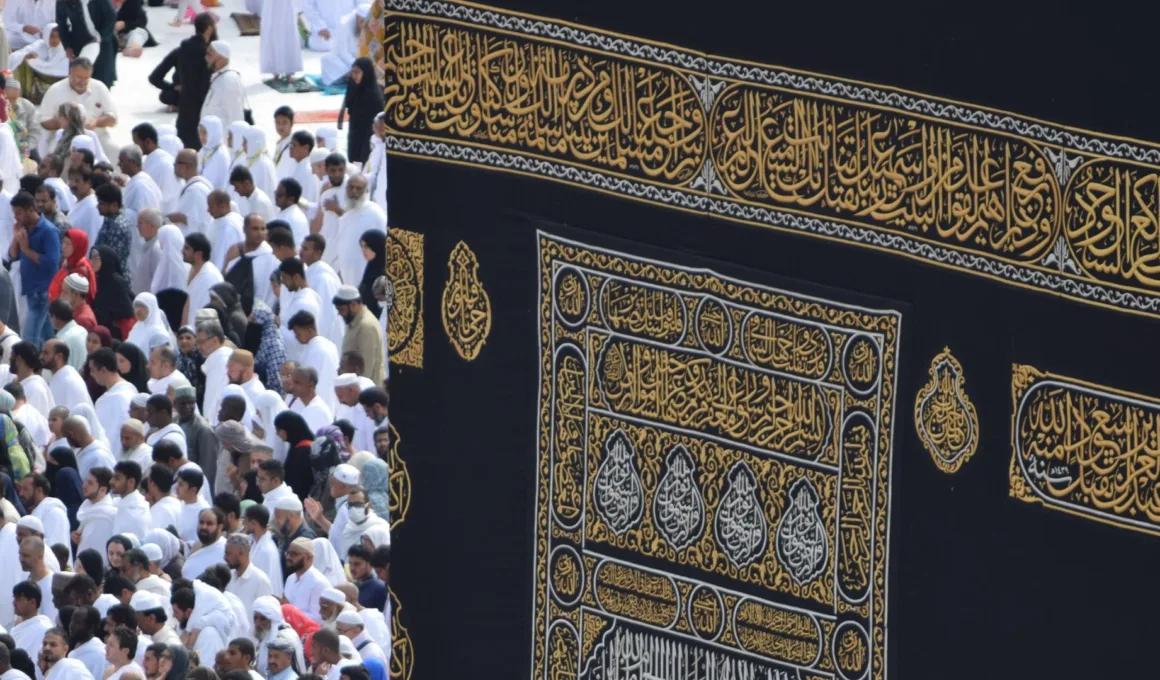 kaaba with pilgrims