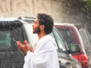 hajj pilgrim makes dua during rain