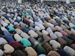 muslims offering prayers