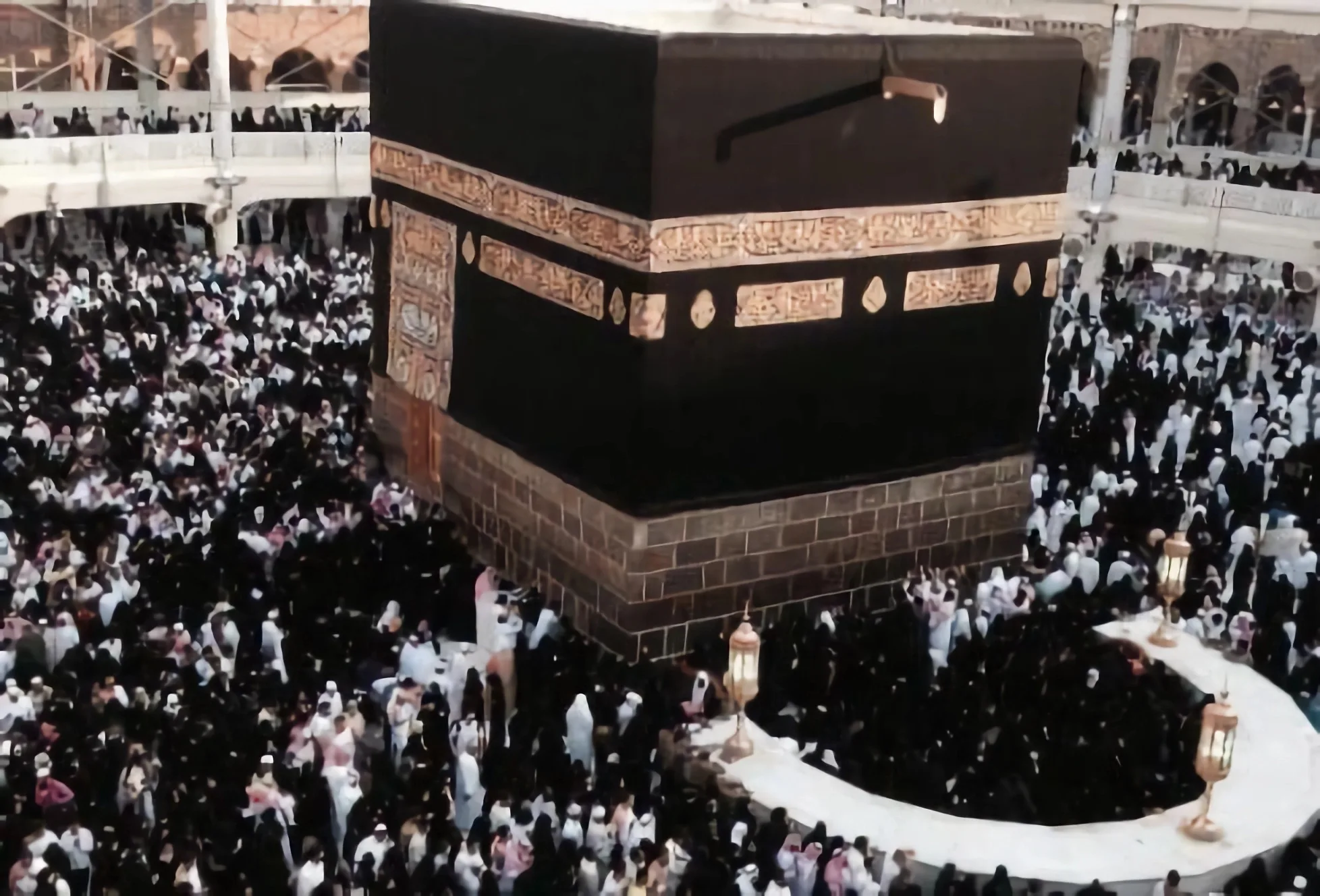 Masjid al Haram Surrounded By Women on the Day of Arafah