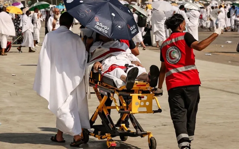 Medical team evacuate a Hajj 2024 pilgrim