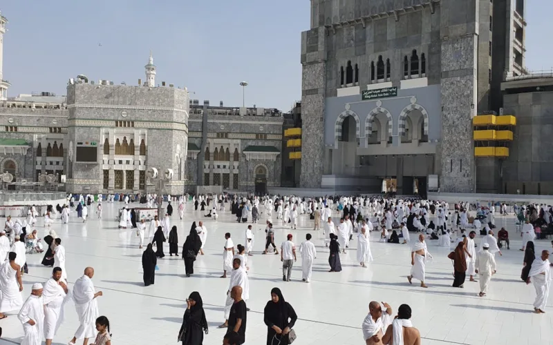 crowd at the masjid al haram