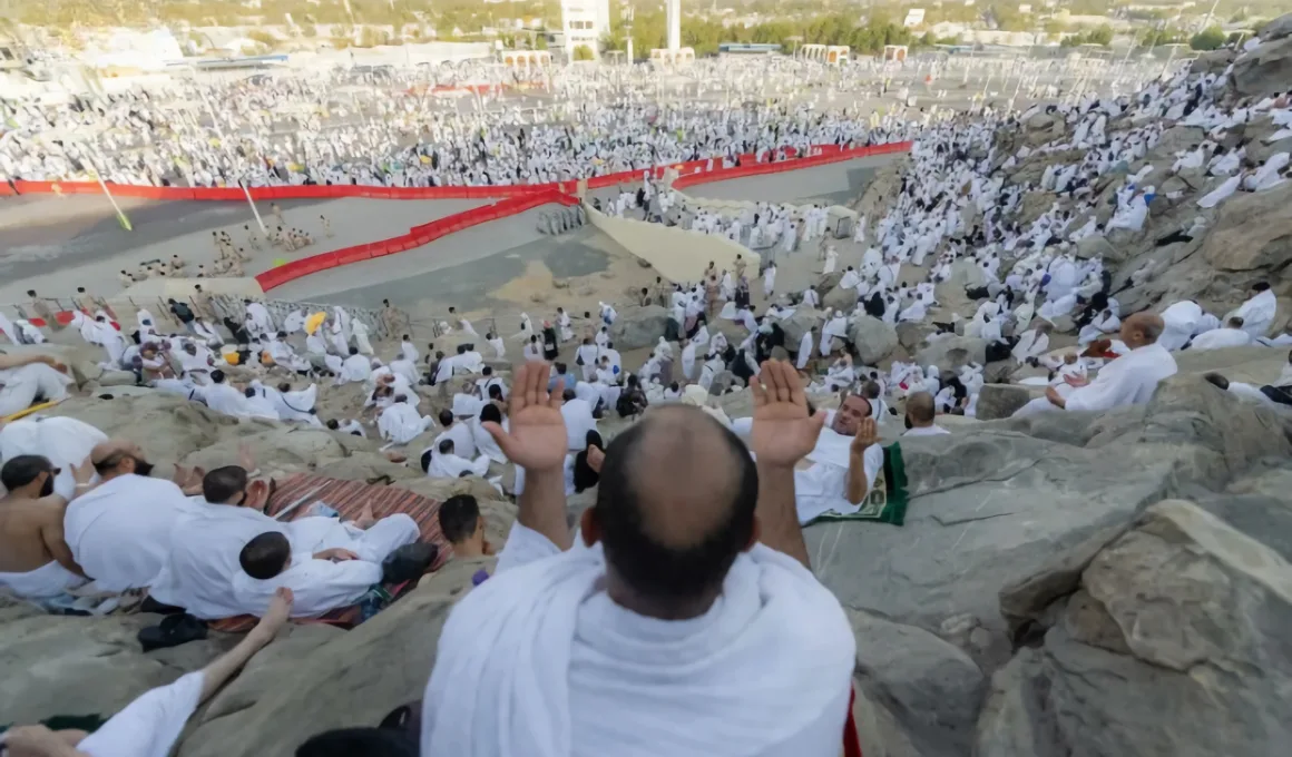 pilgrims on mount arafah 2024