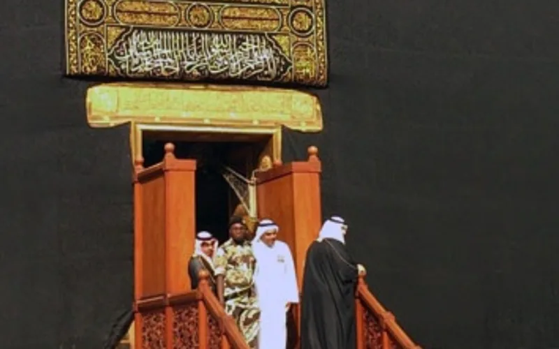 Gate of kaaba open