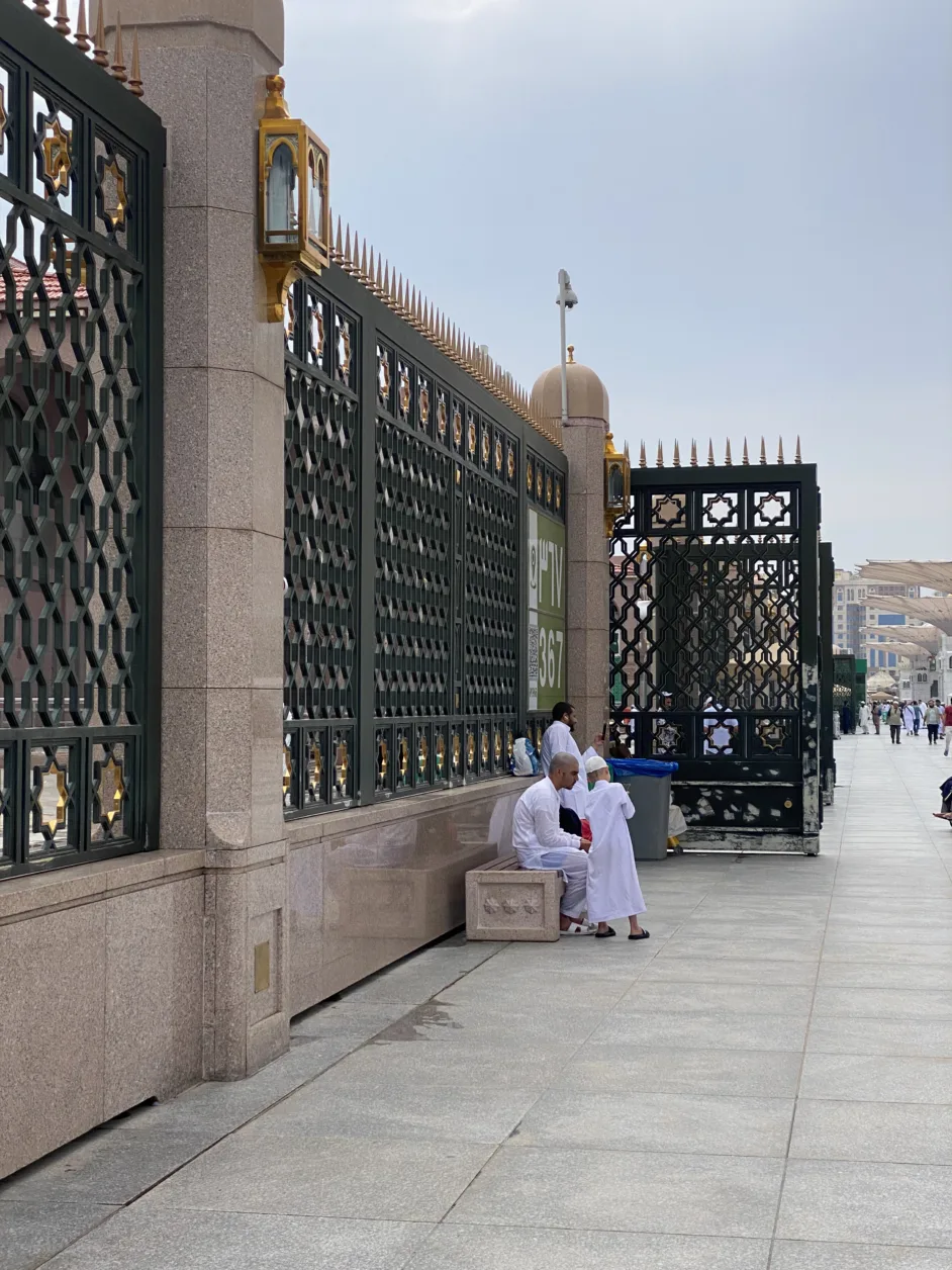 benches masjid an nabawi 1