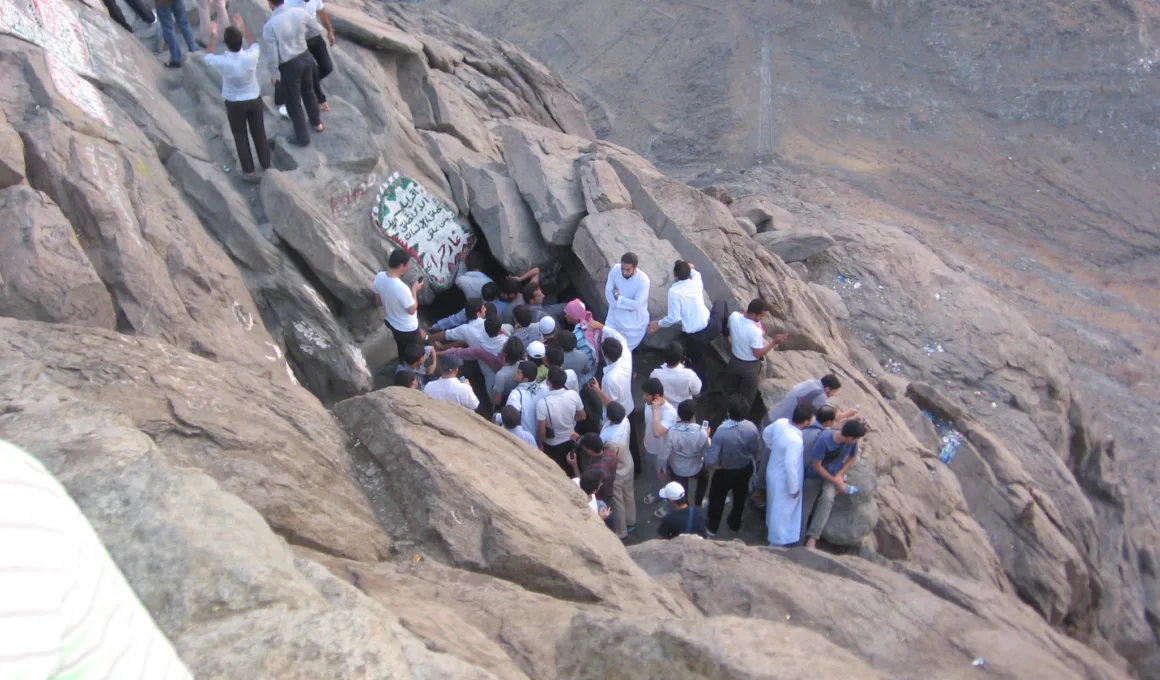 Cave Hira cable car system