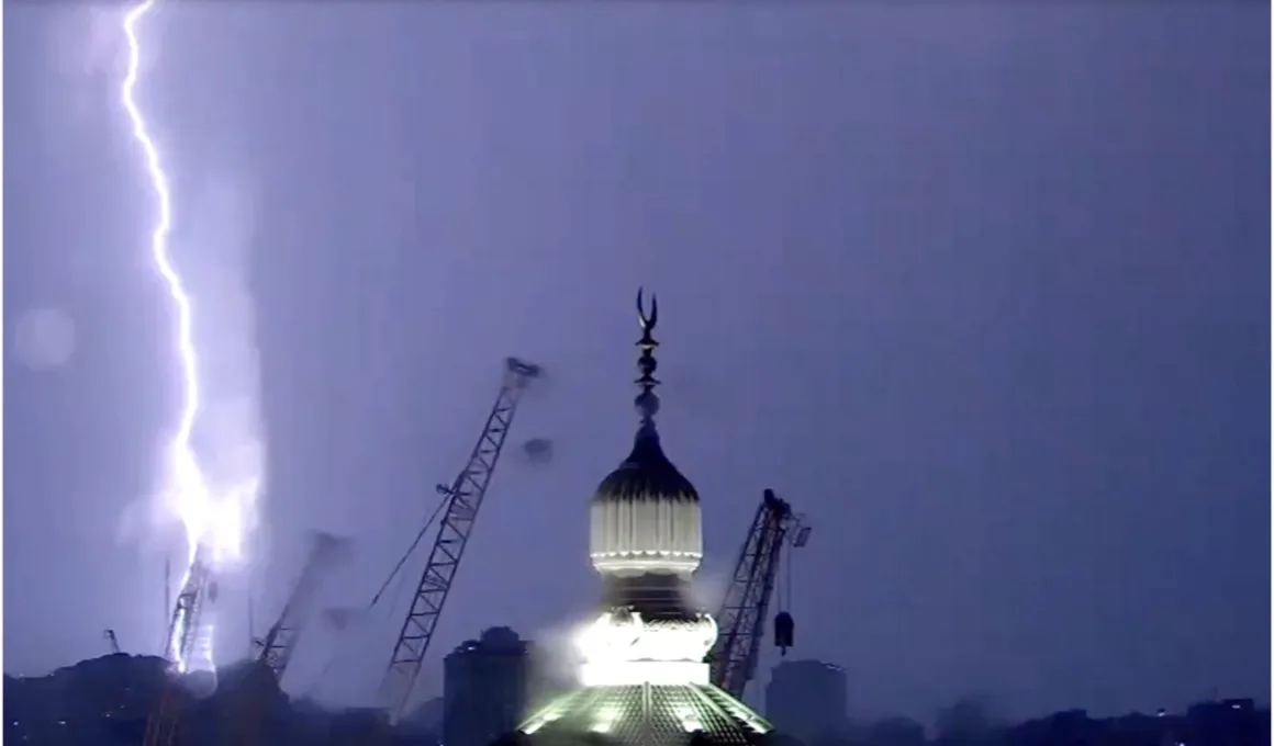 thunderstorm makkah