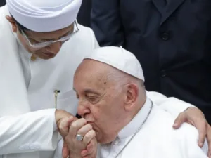 Imam Nasaruddin Umar with pope francis