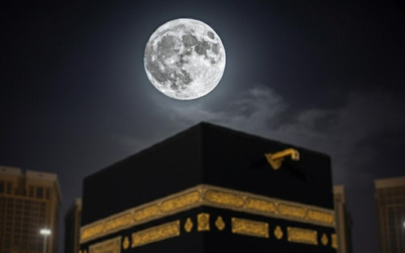 moon above kabaa 2024