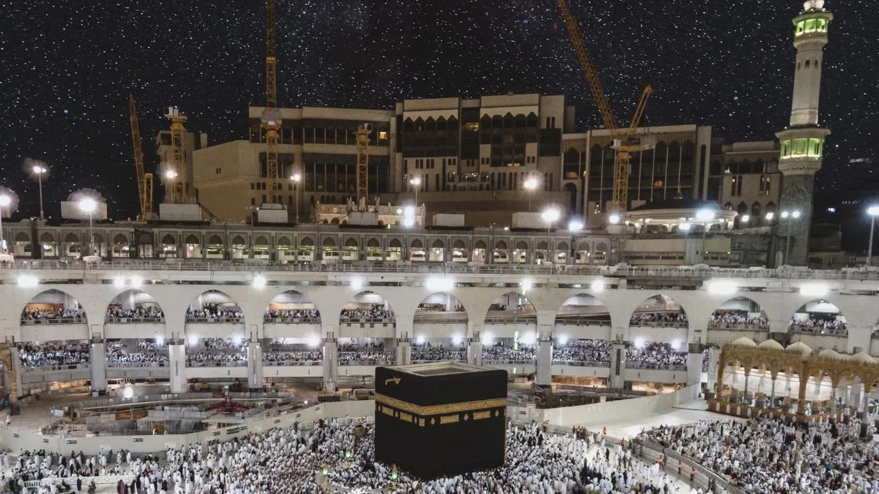 kaaba at night