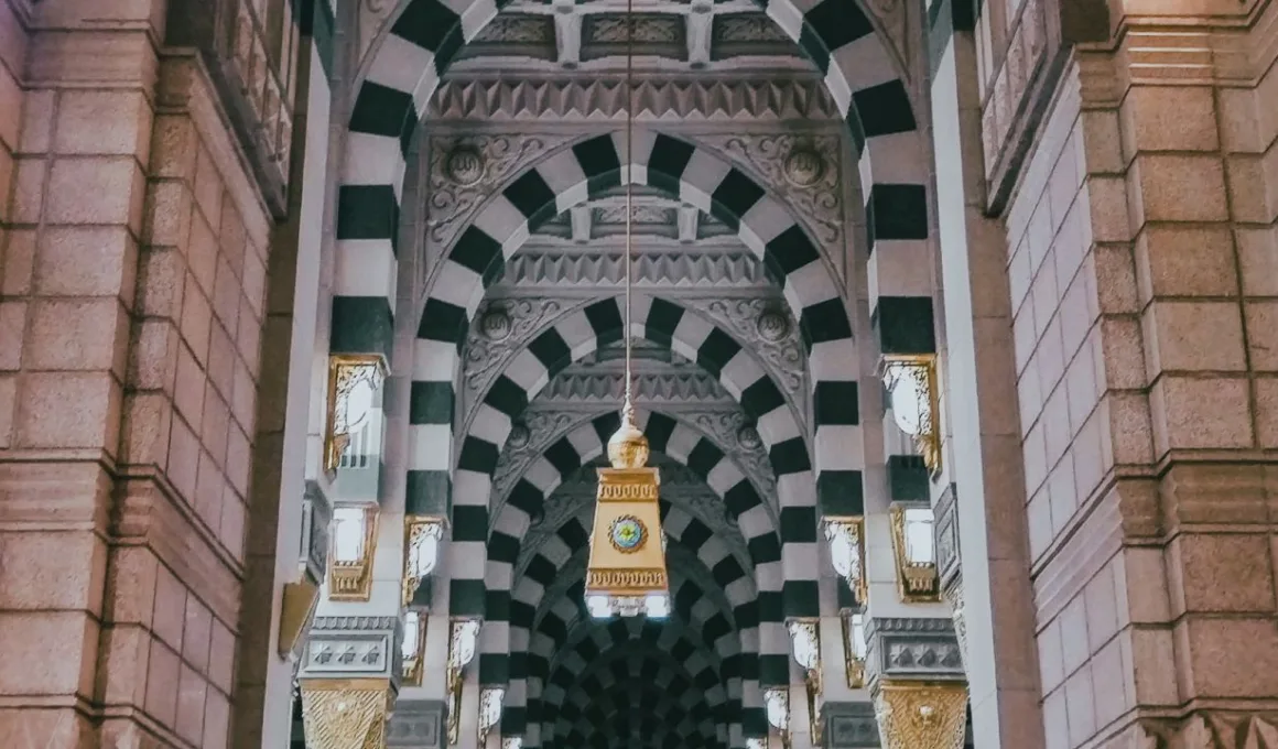 masjid an nabawi architecture lamp ceiling