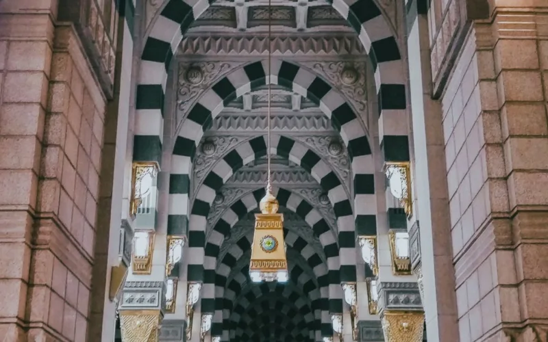 masjid an nabawi architecture lamp ceiling