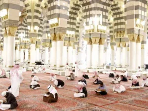 students inside masjid an nabawi