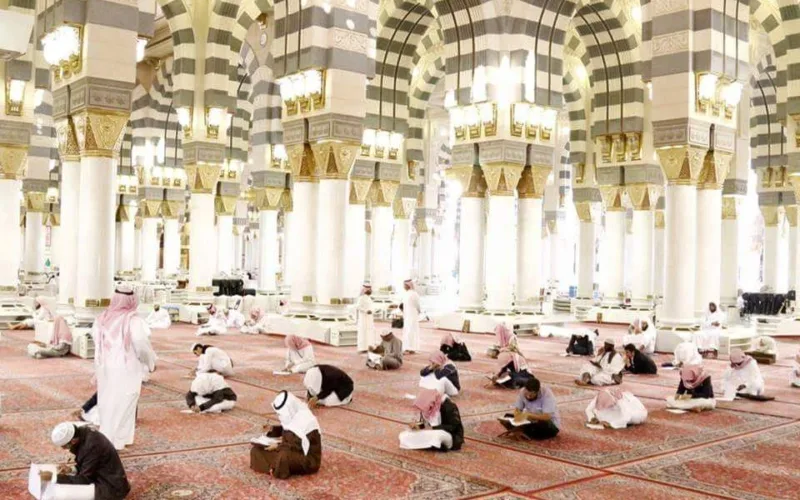 students inside masjid an nabawi