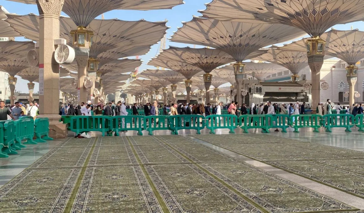 New Carpets Placed in the Courtyards of Al Masjid Al Nabawi