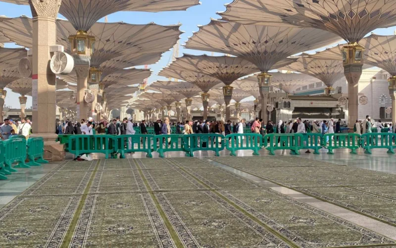 New Carpets Placed in the Courtyards of Al Masjid Al Nabawi