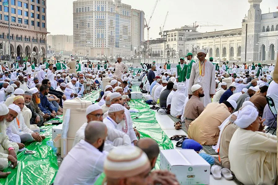 iftar meals masjid al haram