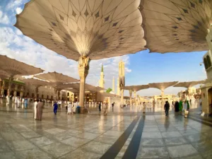 masjid an nabawi courtyard