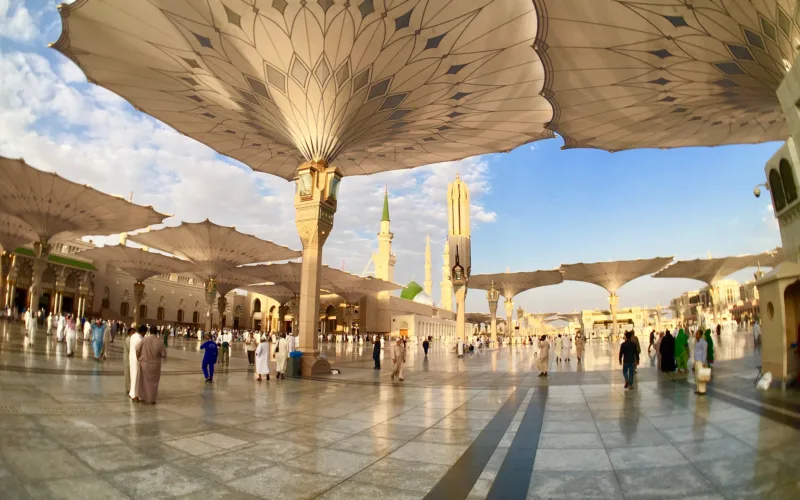 masjid an nabawi courtyard