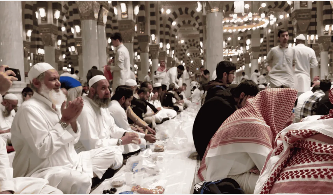 ramadan meal inside masjid an nabawi 2024 (1)