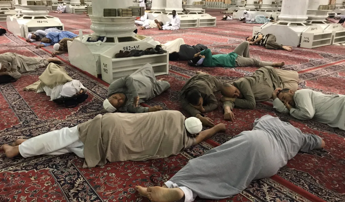 sleeping inside masjid an nabawi