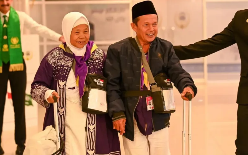 indoneisan couple hajj after 40 years hajj 2025