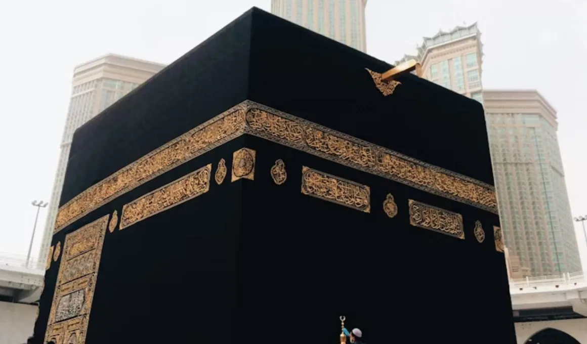 kaaba kiswa change 2025