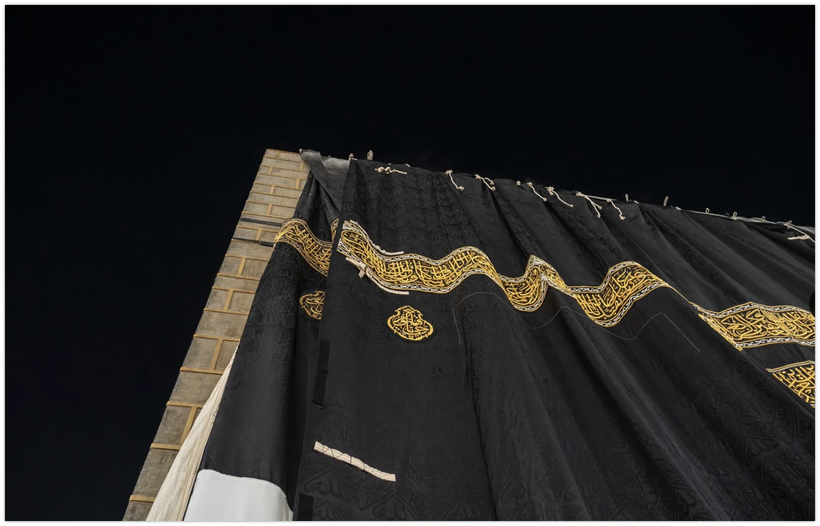 Kaaba Gets New Kiswa as New Islamic Year 1447 Begins 7 2025 Kaaba Kiswa Changing 2
