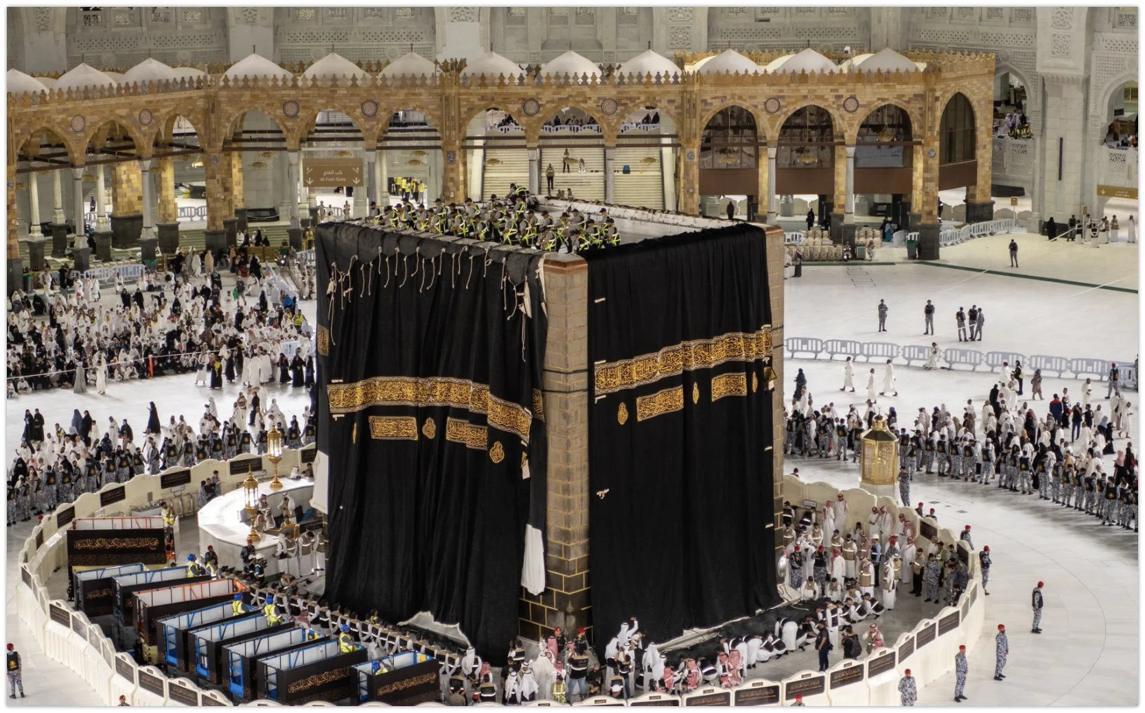Kaaba Gets New Kiswa as New Islamic Year 1447 Begins 6 2025 Kaaba Kiswa Changing