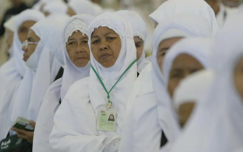 indonesian pilgrim woman hajj
