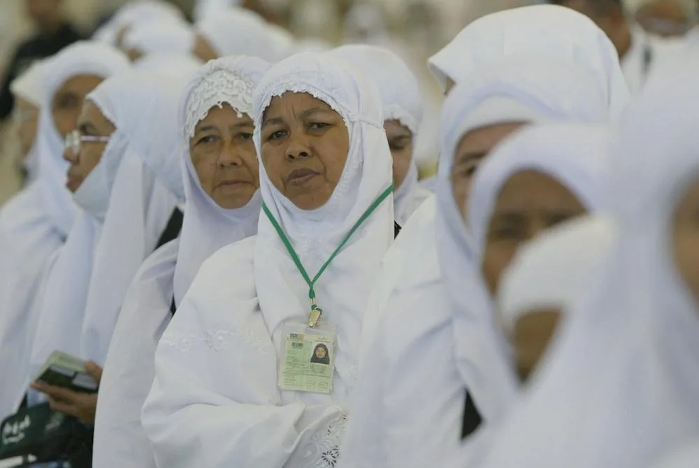 indonesian pilgrim woman hajj