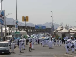 pilgrims going towards mina tents