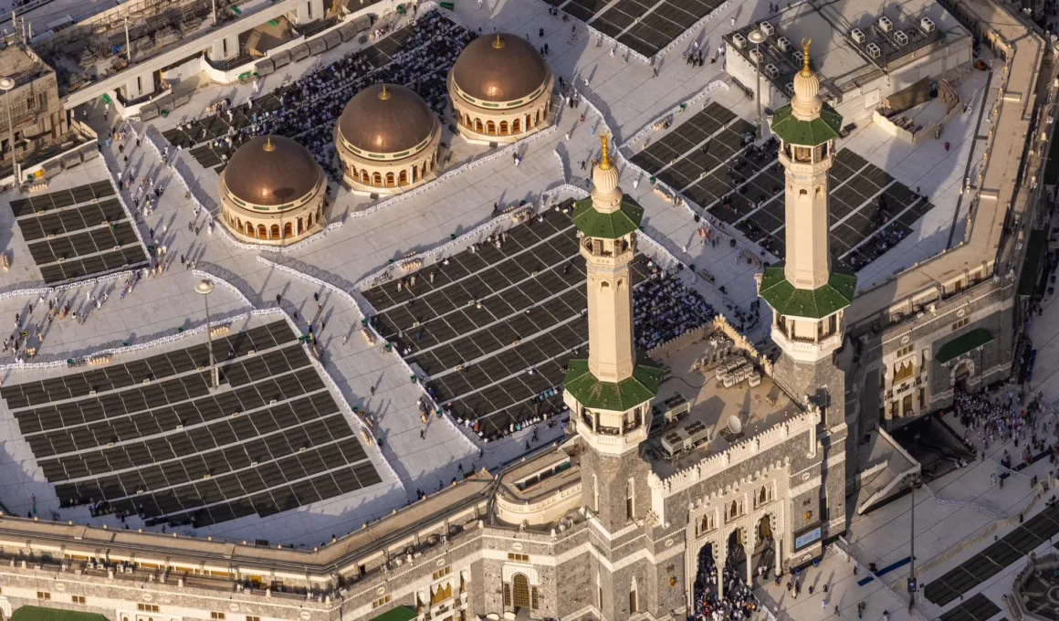 roof of masjid al haram june 2025