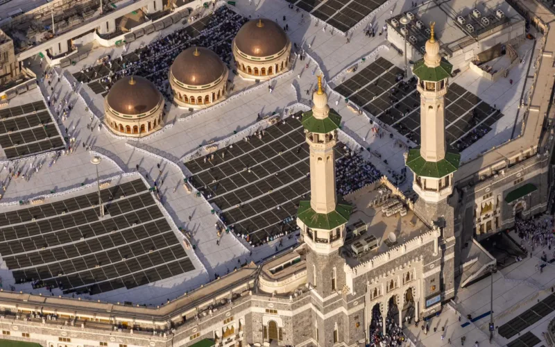 roof of masjid al haram june 2025