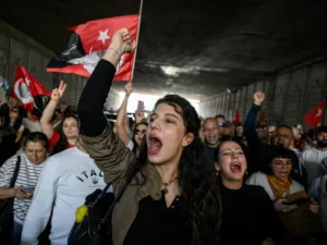 Turkish citizen protesting against the blasphemous cartoon 2025