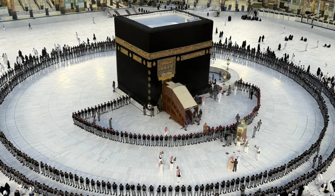 ghusl kaaba ceremony 2025