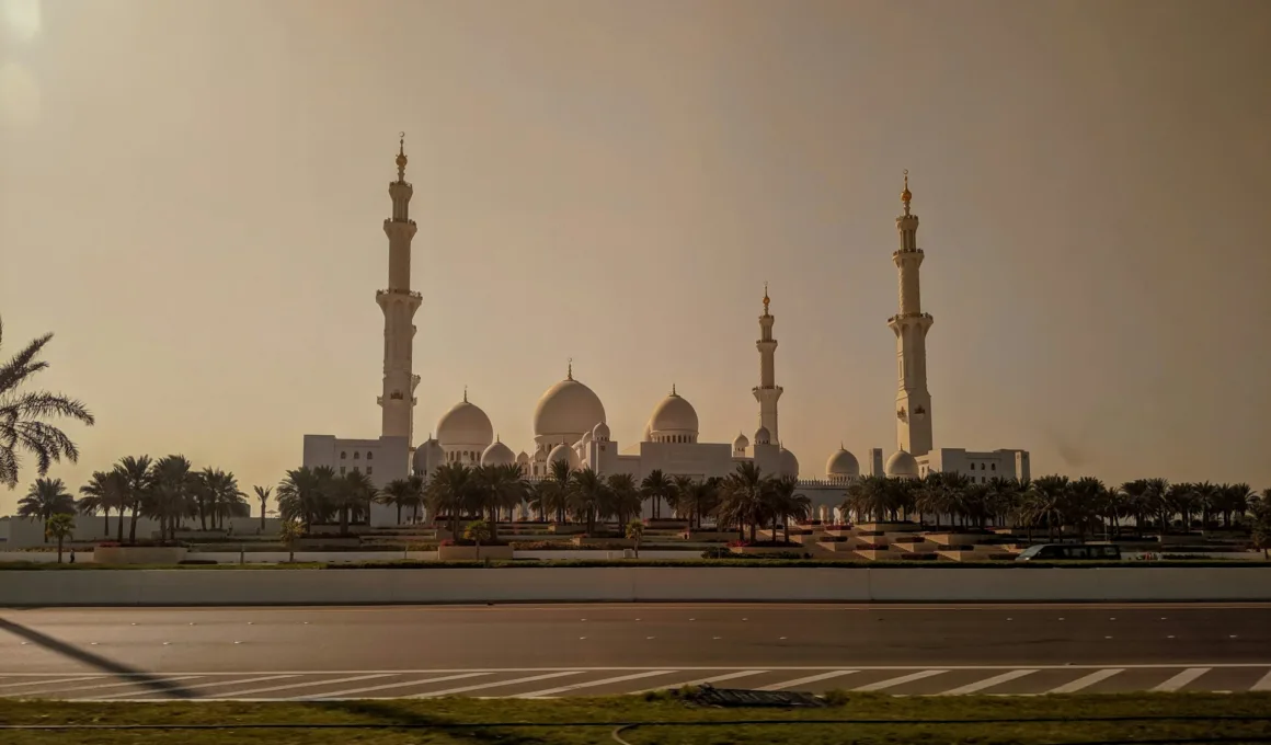 3,600 Convert to Islam in Dubai in First Half of 2025