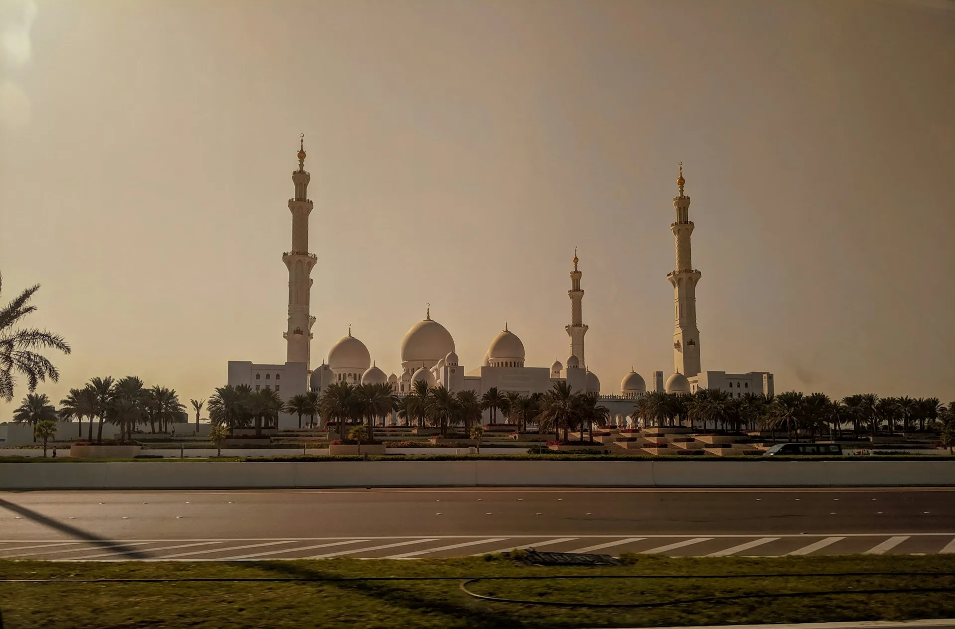 3,600 Convert to Islam in Dubai in First Half of 2025