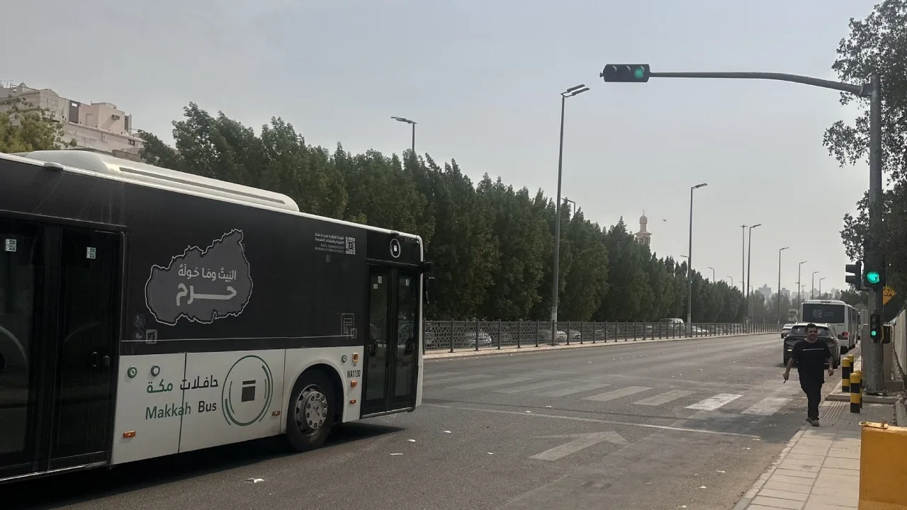 Pedestrian Signals Activated Near Haramain Train Station in Makkah 2