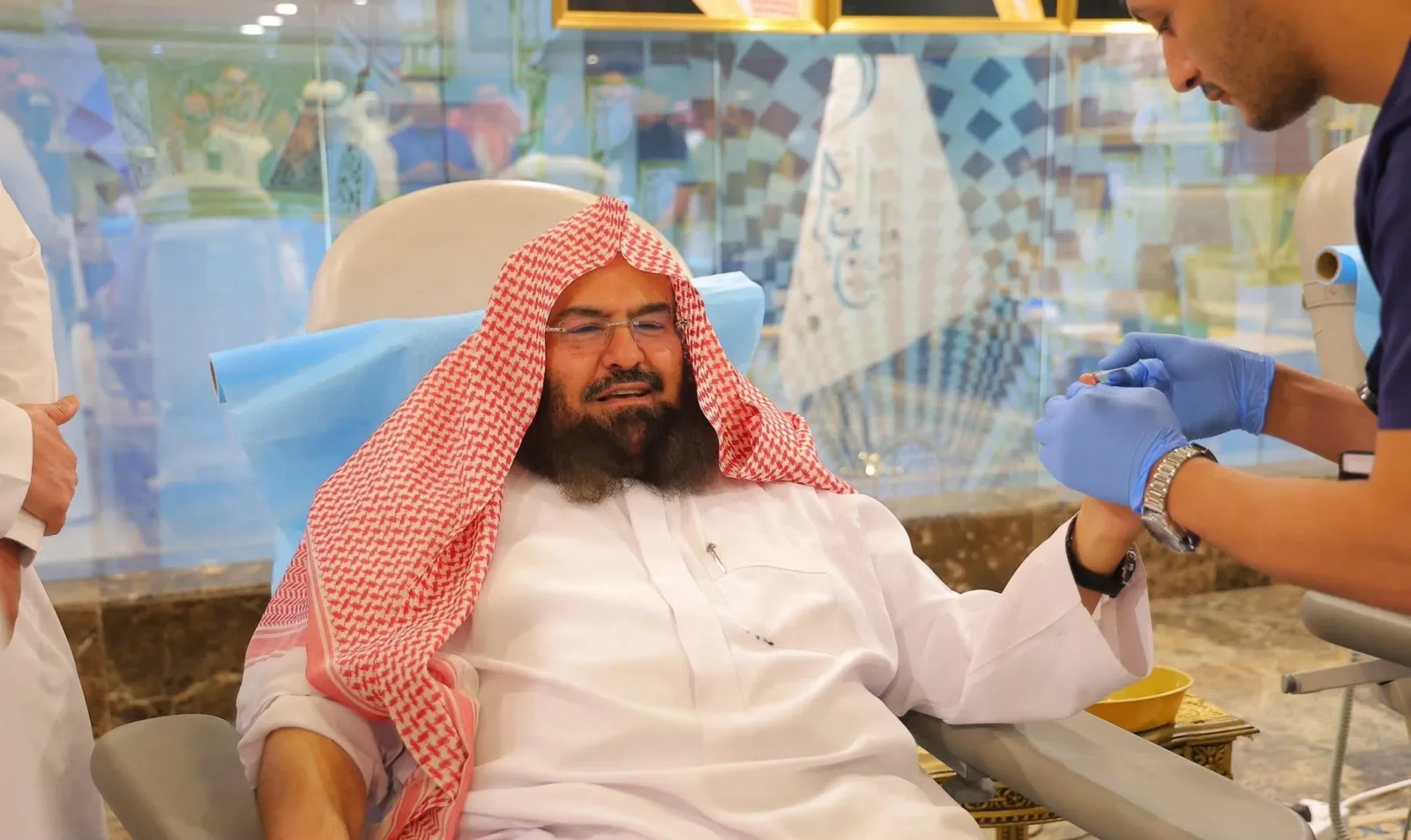 Sheikh Sudais Donating Blood 2025