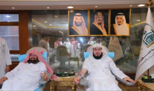 Sheikh Sudais and Sheikh Baleelah donating blood