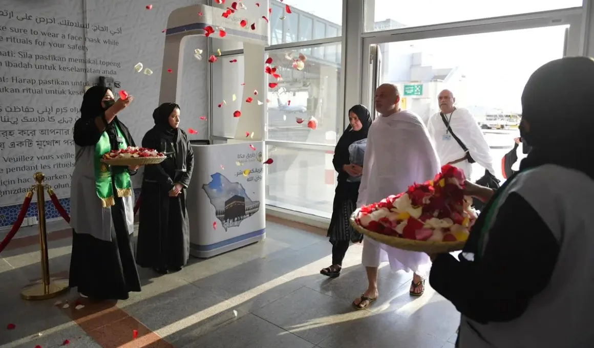 hajj pilgrims welcomed at airport 2025