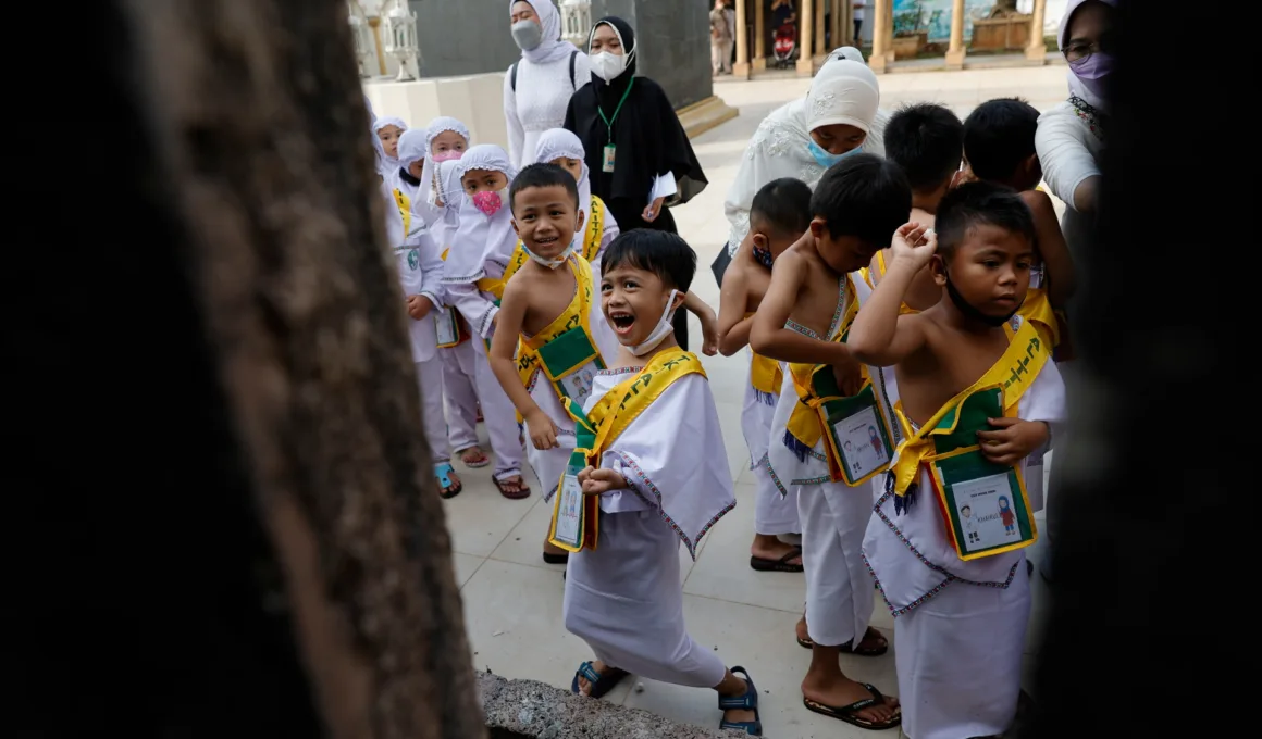 The Wider Image: Joy and sorrow as Indonesians make haj return