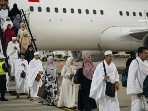 indonesian pilgrims plane