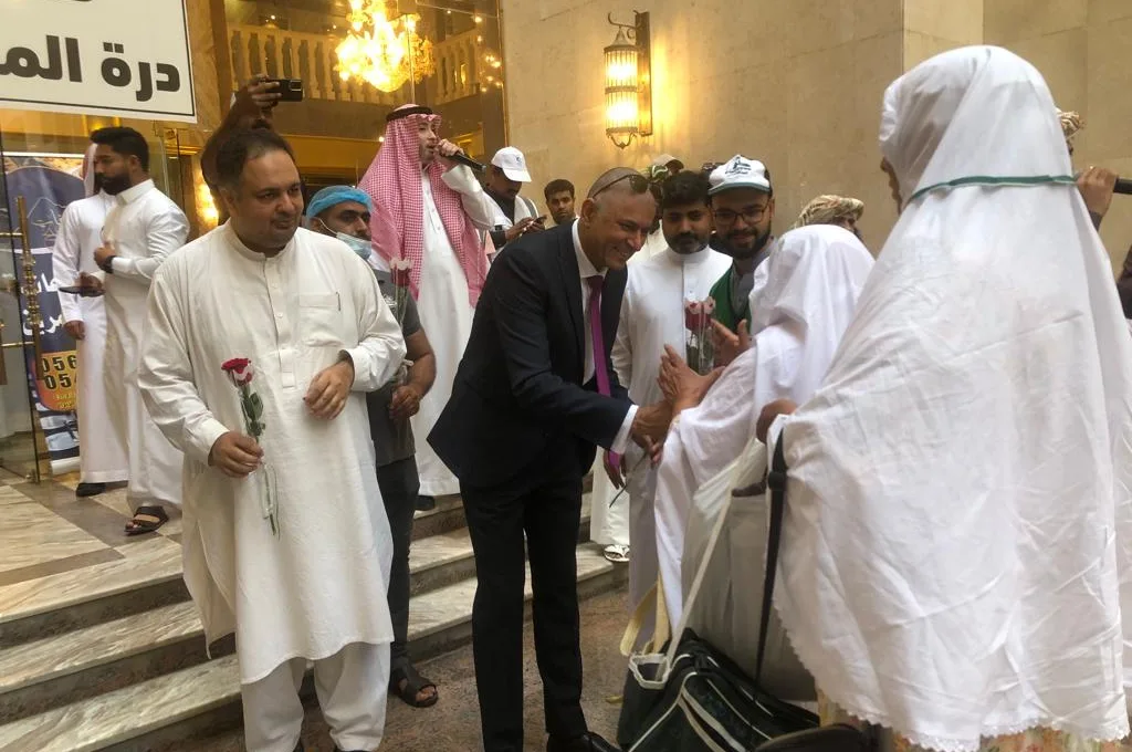 pakistani pilgrims welcomed