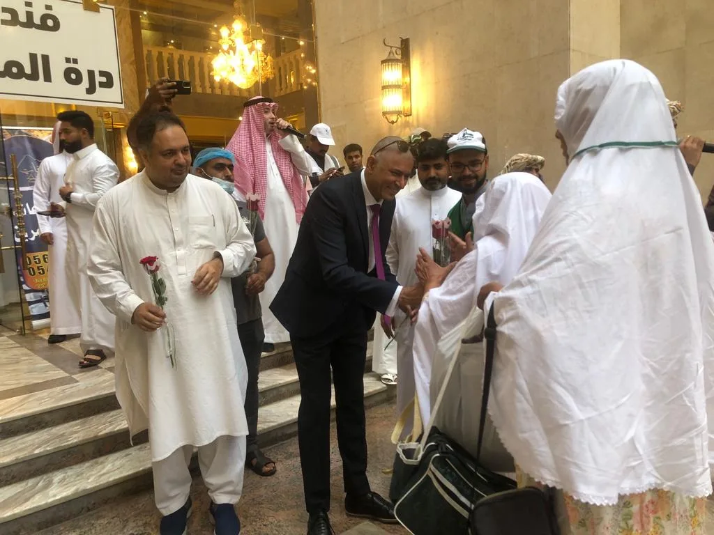 pakistani pilgrims welcomed