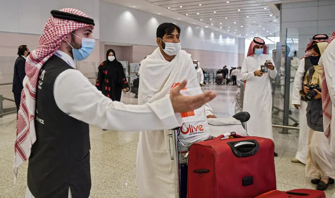pilgrims-ariving-at-the-jeddah-airport