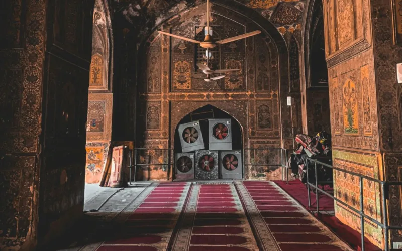 wazir khan mosque interior lahore pakistan